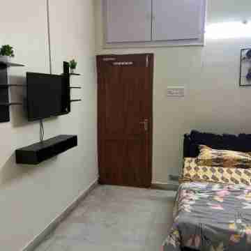 Maruthi Villa, Walkable to Beach. Pet-Friendly! Rooms