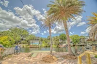 New Listing! Dockside Palms Weeki Wachee-Spring Fed Canal-Boat Friendly!