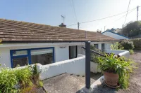 Cosy Coverack Accommodation with Panoramic Sea Views