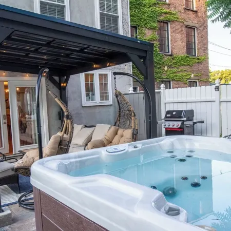 Spacious 4-bedroom house with plenty of amenities in Downtown Albany