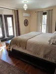 Spacious 5-bedroom pet friendly house with WiFi, AC in charming Oliver Springs