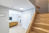 Comfy/New 3 BDR house near DT,Hospital,2 parking D.E. 주와얄 공원 주변 호텔