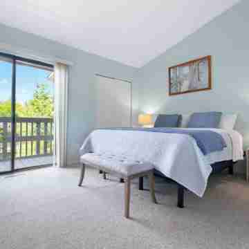 3-bedroom condo  in Abbey Springs, Fontana with Golf Cart Rooms