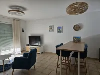 Appartement au 1er Étage Résidence Privée, Fermée Emplacement de Parking Privé