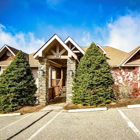 Ski Season is Here!!  Stunning Mountain Views-Come Enjoy This Cozy Retreat!