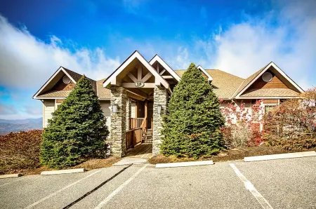 Breathtaking Mountain View-come enjoy this cozy retreat!