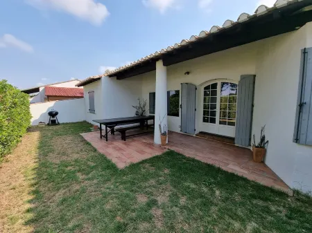 Domaine du Soleil Couchant 4 Chambres Отели рядом с достопримечательностью «Chateau d'Avignon»