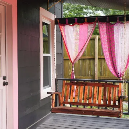 Downtown -All Shook Up Bungalow -Heart Break Hotel 2br/1b