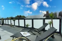 Penthouse suite with romantic whirlpool in privacy. Ideal for couples