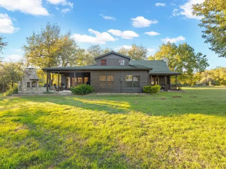 Brazos Riverfront Cabin - Near PK Lake & Rocker B Ranch!