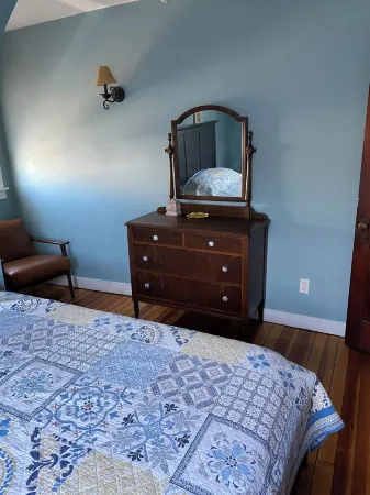 Oceanside cottage home with stunning ocean views Отели рядом с достопримечательностью «Палас Плейленд»