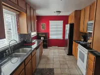 Quintessential Colorado 2-bedroom house with WiFi and Swampcooler in Englewood Hotels in Englewood