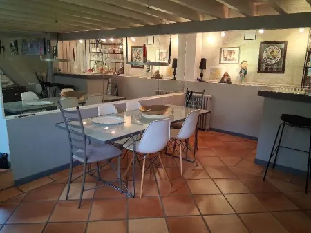 Charming 2-bedroom house in tranquil Le Bouscat with WiFi