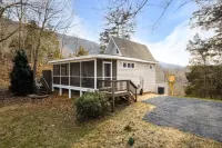 MountainWaters - Mtn, River, Relax! - Hottub, Private Riverfront, Firepit.