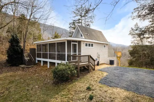 MountainWaters - Mtn, River, Relax! - Hottub, Private Riverfront, Firepit.