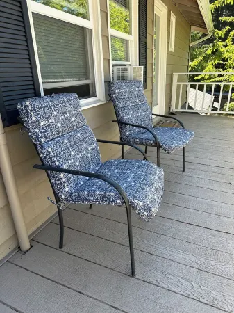 Cozy 1-bedroom suite on a small goat farm with full kitchen and living room