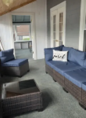 Cozy Lake house, Large Enclosed Porch, Private beach Hotels in Alton