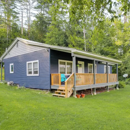 Waterfront Haven Bi-Level Lakefront Deck/Game Cntr