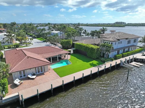 Dockside Waterfront 3-bedroom house, Plunge Pool, Chef's Kitchen in College Park