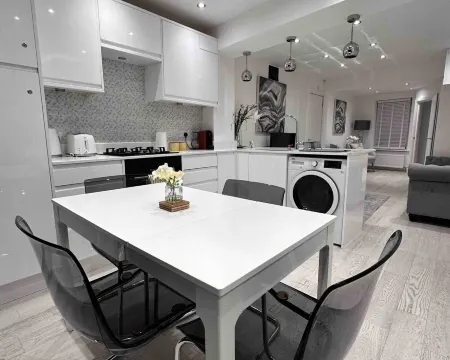 Luxury 3 Bedroom House in Bromley, South East London Отели рядом с достопримечательностью «Crystal Palace Museum»