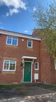 Towcester House - Spacious 3 Bedrooms, Garden, Free Parking, Smart TV Hotels near Corby
