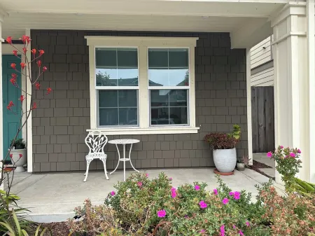 Relaxing 1-bedroom, 1-bathroom Studio in Marina near Monterey Car Week events!