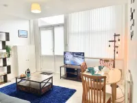 Cosy ground floor prenton flat close to Liverpool and Tranmere Football Club Các khách sạn ở Birkenhead