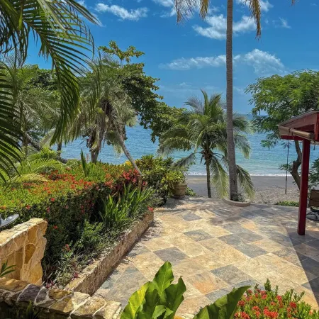 Villa Mariposa N°10 - Luxury Beachfront Escape, Private, Steps to Beach & Pool