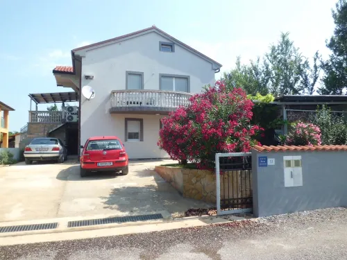 Apartment in Liznjan with air conditioning, wifi, parking, ....