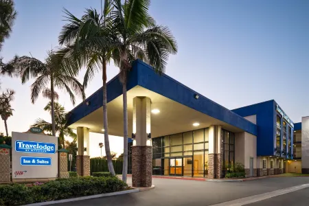 Travelodge Inn & Suites by Wyndham Anaheim on Disneyland Dr Отели рядом с достопримечательностью «Луигис Ролликин Роудстерс»