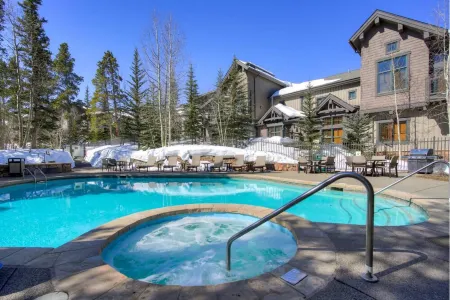 Mountain Thunder Condo • Ski-In/Out by Gondola & Resort Hot Tub