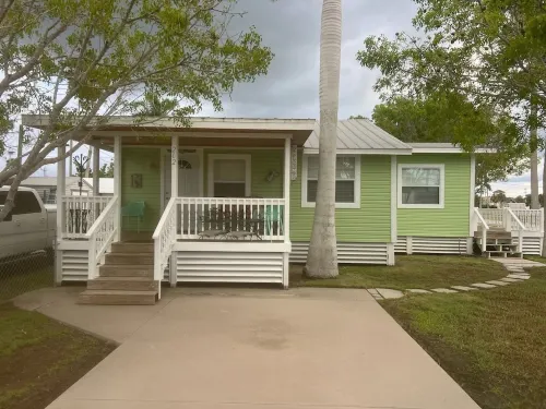 Newly Refurbished Home in the middle of Everglades City with Fishing from Dock