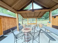 Little O'L Town-Cozy Rustic Western Town, private cabins. Great for GROUPS! Hotels in Eden Township