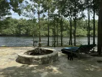 Beautiful 3-bedroom River House in Old Town FL with AC and Wi-Fi, Enjoy!