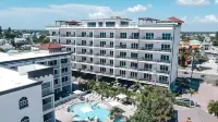 Barefoot Beach Club - Pools