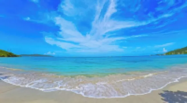 Beautiful 2-bd condo w/ views walking distance to beach in amazing Christiansted のホテル