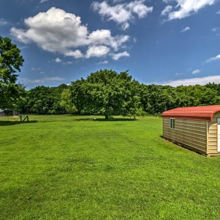Dream Valley Mountain View Cabin w/ Covered Porch!
