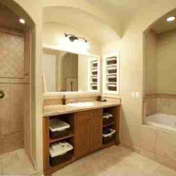 Luxurious Villa at Lake Las Vegas Rooms