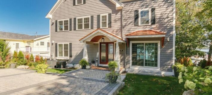 Waterfront Lake Winnipesaukee Luxury Family House with  Private Water-Dock+ More Hotels in Meredith