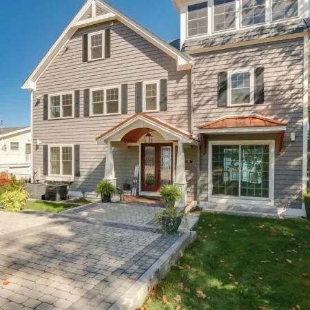 Waterfront Lake Winnipesaukee Luxury Family House with  Private Water-Dock+ More