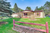 Dog-Friendly Michigan Home w/ Deck & Fire Pit! - 3 stjerner