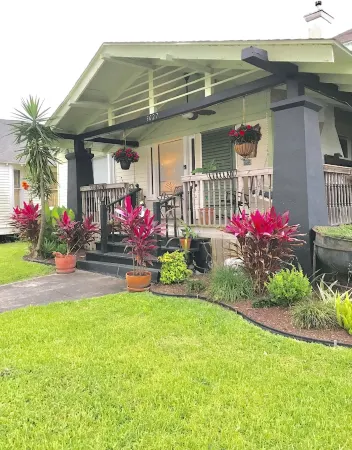 Pet-friendly home with hot tub and located near Seawall. Отели рядом с достопримечательностью «Port Of Galveston»