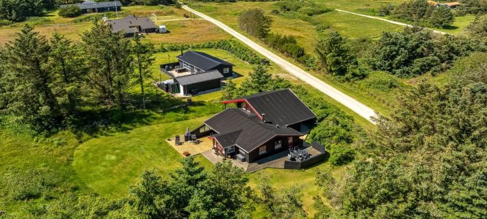 "Gullborg" - 800m from the Sea Hotels in Lokken