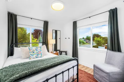 Cedarcrest House Hotels in Blaine