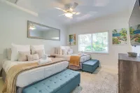 Canal Access & Pool: Lighthouse Point Getaway! Hotels near Publix Super Market at Shoppes at Beacon Light