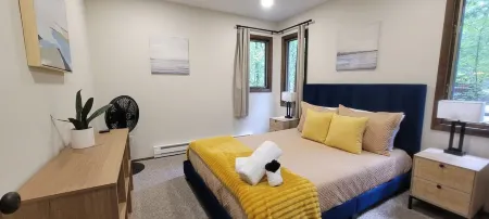 Renovated Open-Concept Pocono Home Game Room, Fireplace, Close to All