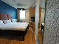Ibis Lyon Est Bron