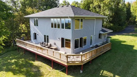 Sweeping lake views-5 min drive to Gooseberry-10 min to Two Harbors-3 bedrooms Отели рядом с достопримечательностью «Гусберри Фолс Конкорс»