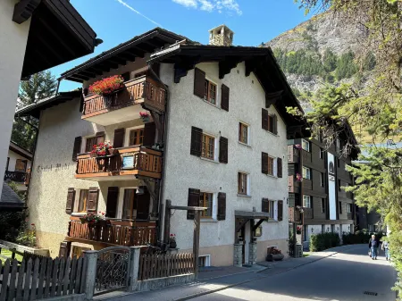 Chalet Medi Отели рядом с достопримечательностью «Озеро Риффель»