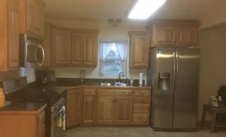 Newly remodeled, cozy cottage only steps away from the Katy Trail in Windsor, MO Отели в г. Генри